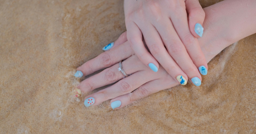minimalist nail art